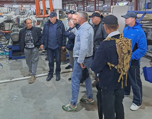 Экскурсия вместо слов: участникам СВО показали реальные условия труда на предприятии