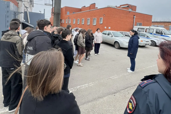 Тридцать юных яковлевцев познакомились с работой криминалиста и кинолога