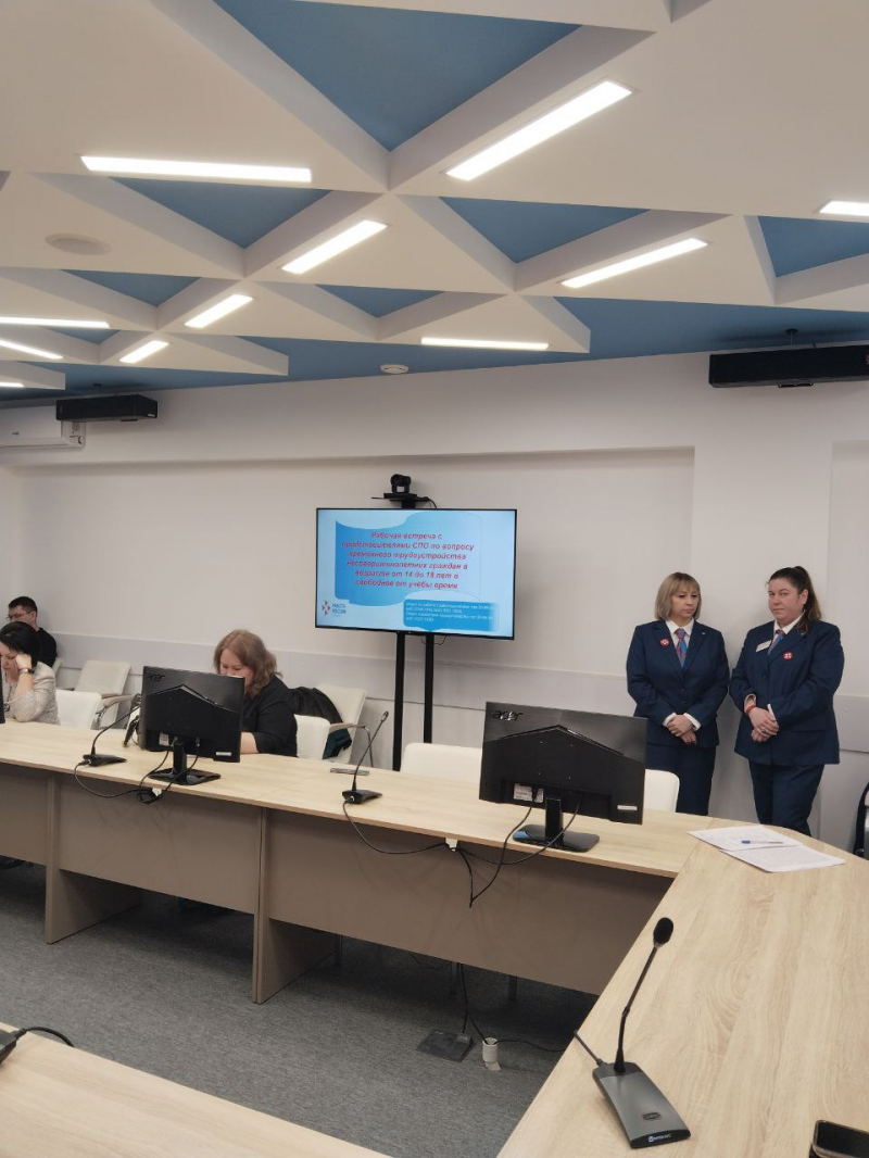 В Белгородском кадровом центре обсудили временное трудоустройство подростков 