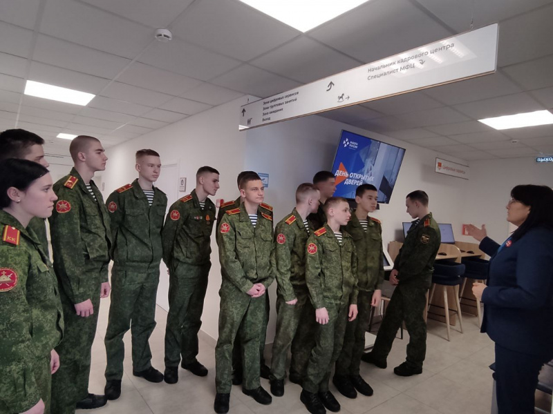 Кадеты побывали в гостях у Новооскольского кадрового центра
