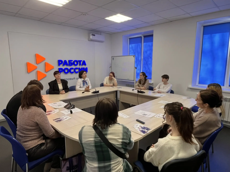 В Губкинском кадровом центре провели консультацию для детей-сирот