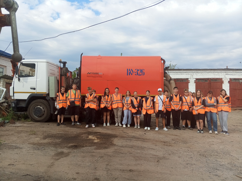 Пятьдесят семь юных корочанцев побывали на экскурсии в ООО «Благоустройство»