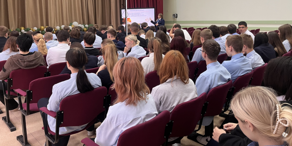 В Губкине школьникам рассказали, как не остаться без работы после института и колледжа