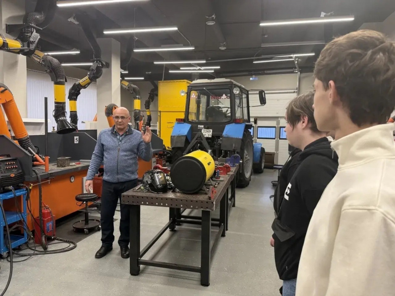 Специалисты Чернянского кадрового центра провели профессиональные пробы для 32 школьников 