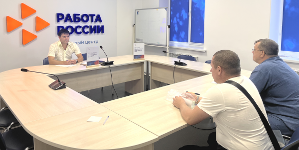 Участникам СВО предложили трудоустройство на ярмарке вакансий в Губкинском кадровом центре