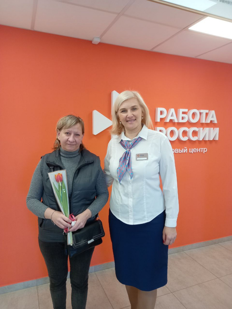В Яковлевском кадровом центре прошла акция «Дарите женщинам цветы». 