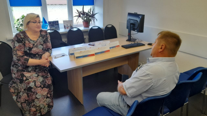 Успешное трудоустройство менеджера по продажам на Всероссийской ярмарке трудоустройства 2025