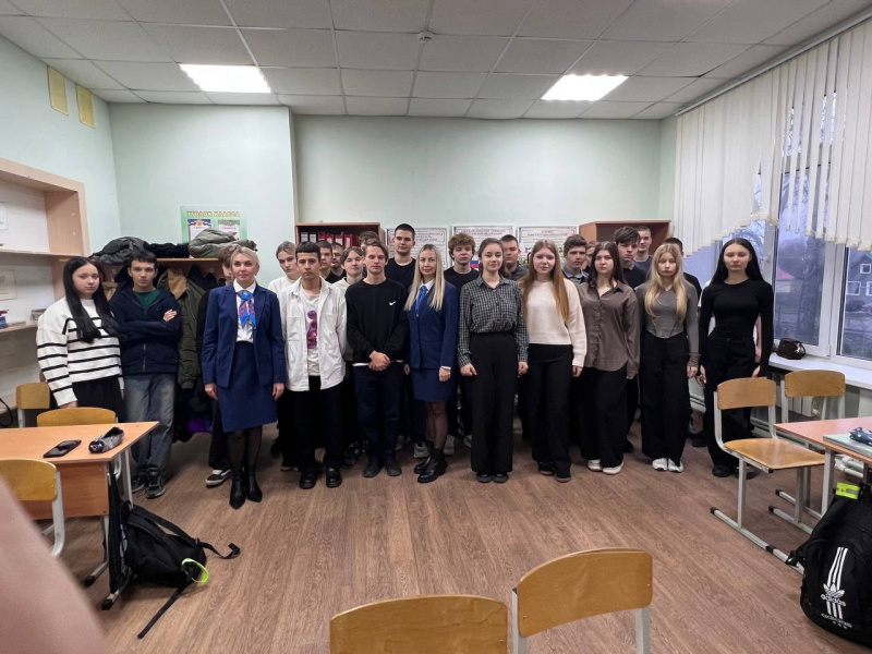 Специалисты Валуйского кадрового центра провели профориентационный урок для 35 старшеклассников