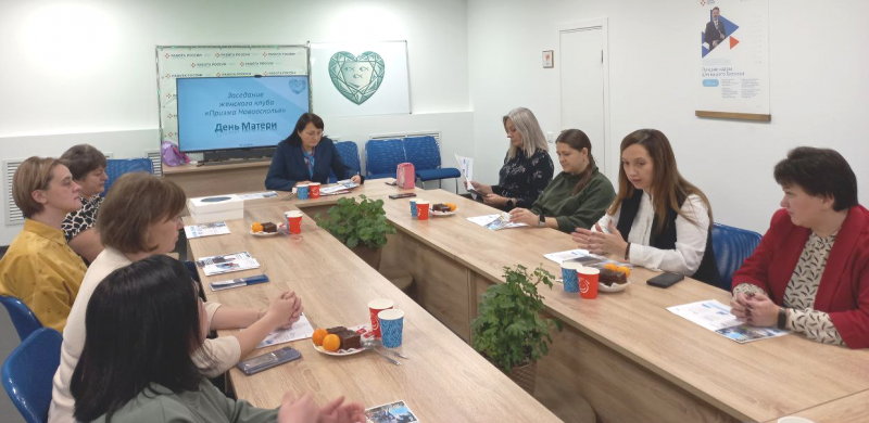 День матери: встреча в клубе «Призма Новоосколья» накануне праздника