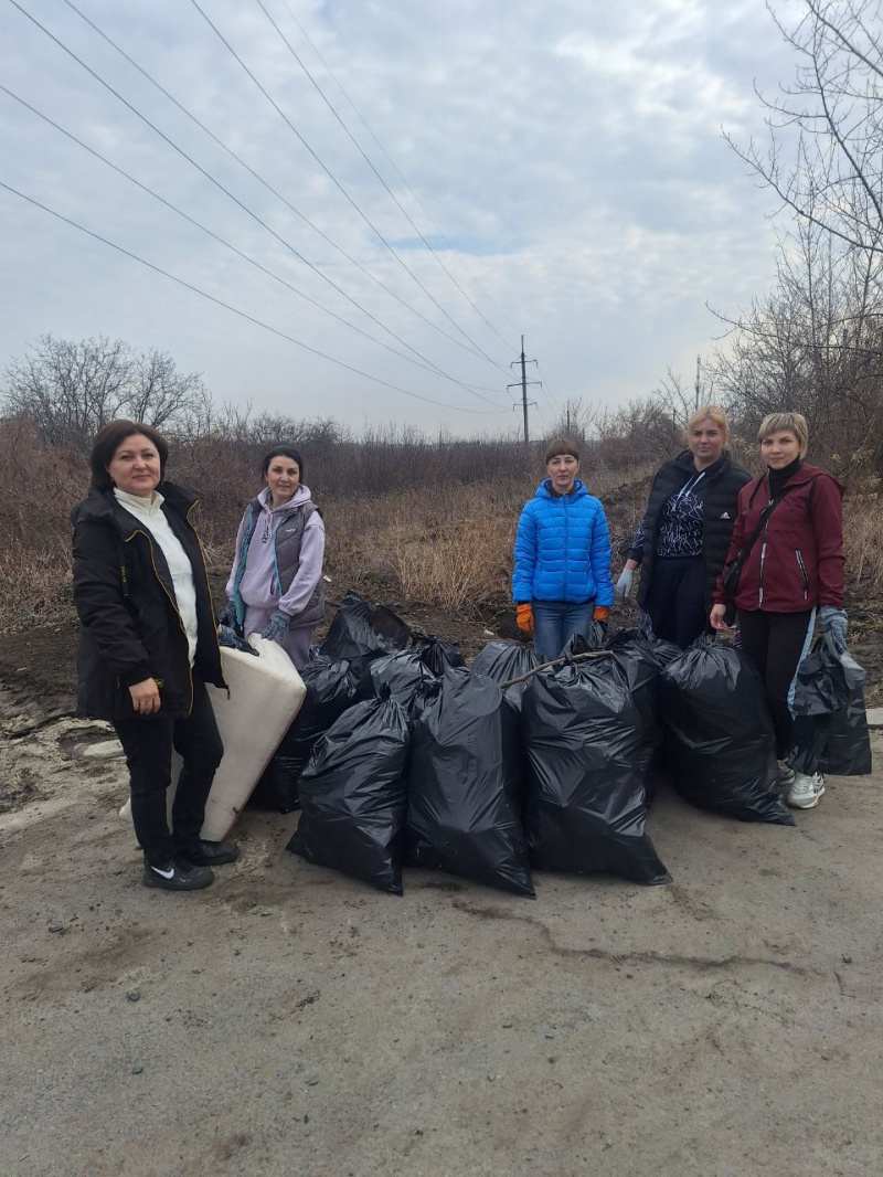 Специалисты Губкинского кадрового центра приняли участие  в благоустройстве города