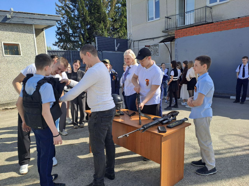 Школьники Яковлевского муниципального округа узнали много интересного о службе в полиции