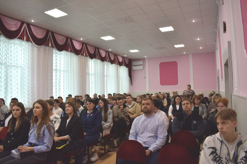 Специалисты Новооскольского кадрового центра приняли участие в профориентационном мероприятии «Карьерный старт», которое прошло на базе Новооскольского колледжа для 123 студентов.