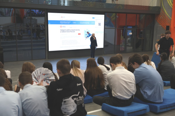 260 школьников открыли двери в будущее: профориентация от Яковлевского кадрового центра и «Зелёной долины» 