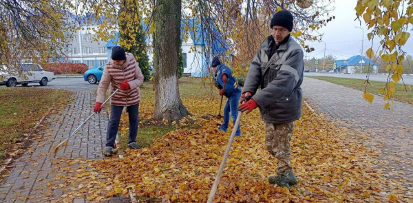 В октябре Краснояружский кадровый центр трудоустроил 6 безработных граждан на вакансию озеленителя 