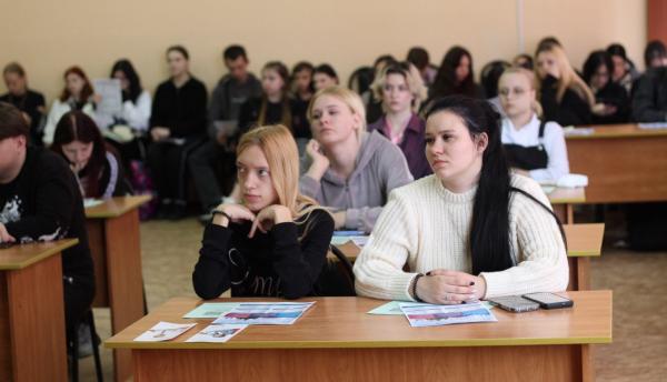 Сорок семь студентов познакомились с мерами поддержки службы занятости