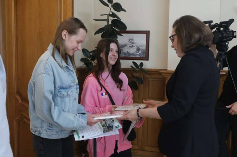 Каникулы по-белгородски: труд и отдых среди цветов Каникулы по-белгородски: труд и отдых среди цветов