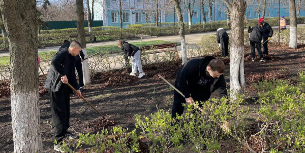 Более 400 подростков Алексеевского района воспользовались возможностью подработать в свободное от учебы время 