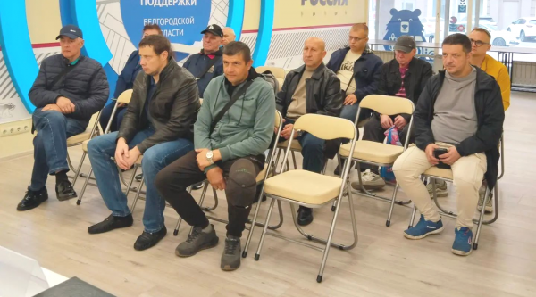 От поиска к контракту: три жителя Белгорода, включая ветерана боевых действий, получили работу за одну встречу
