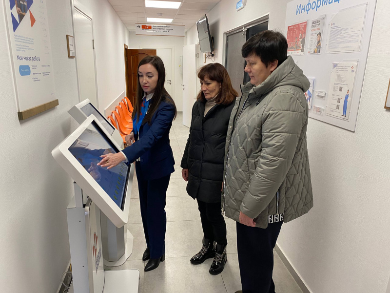 Специалисты Ракитянского кадрового центра провели экскурсию для двух безработных женщин