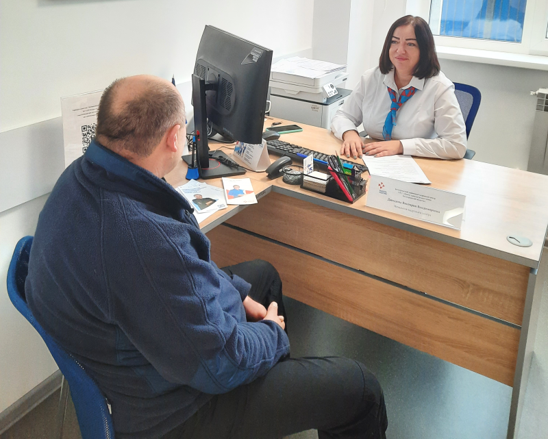 Нестандартный подход: начальник кадрового центра Белгородского района лично консультирует безработных