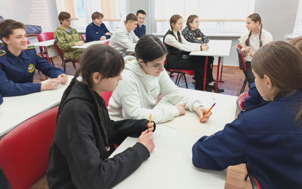 Специалисты Ивнянского кадрового центра научили старшеклассников правильно выбирать профессию