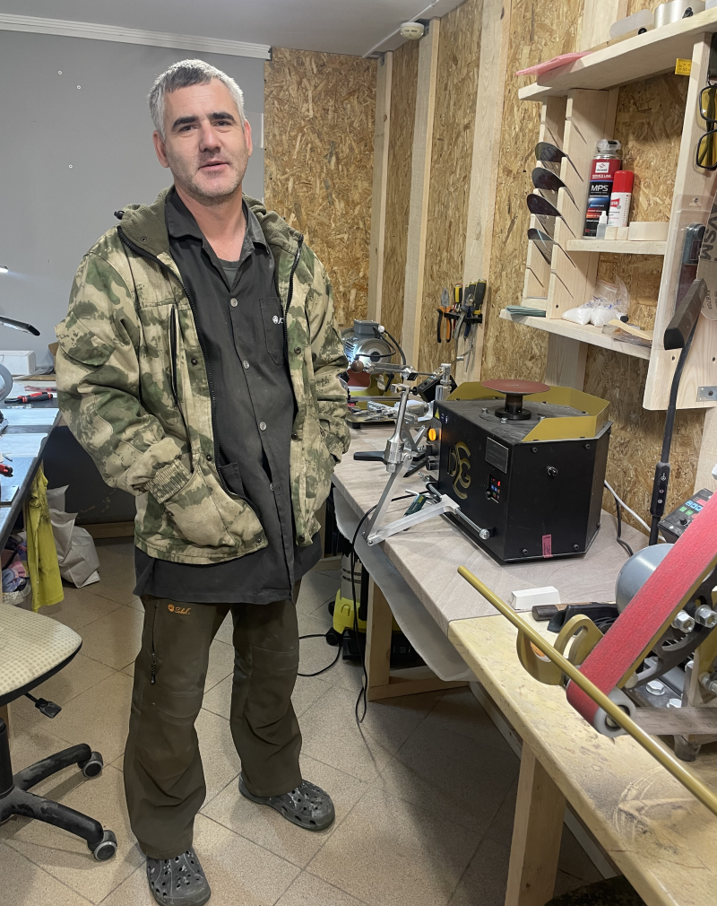 Участник СВО открыл собственную мастерскую благодаря поддержке кадрового центра 