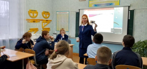 Специалисты Валуйского кадрового центра провели профориентационный урок для учеников коррекционной школы