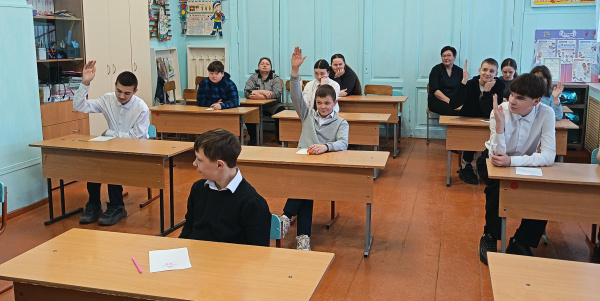 Кем быть? Школьники 8–9 классов ищут ответ на профориентационном уроке
