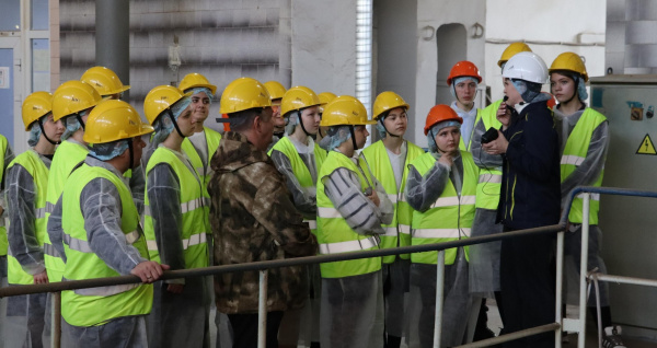 Чернянский кадровый центр продолжает работу по популяризации рабочих специальностей