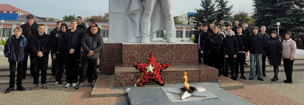 В Новом Осколе учащимся колледжа рассказали о стратегической важности рабочих профессий