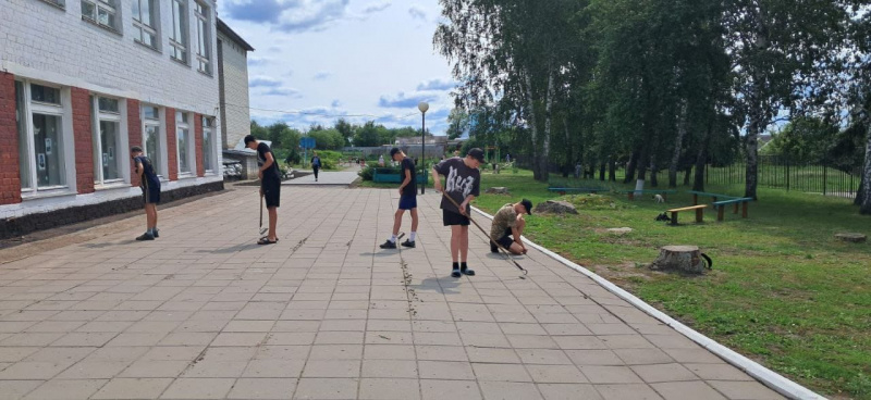 213 Ивнянских ребят нашли подработку в июне по направлению кадрового центра