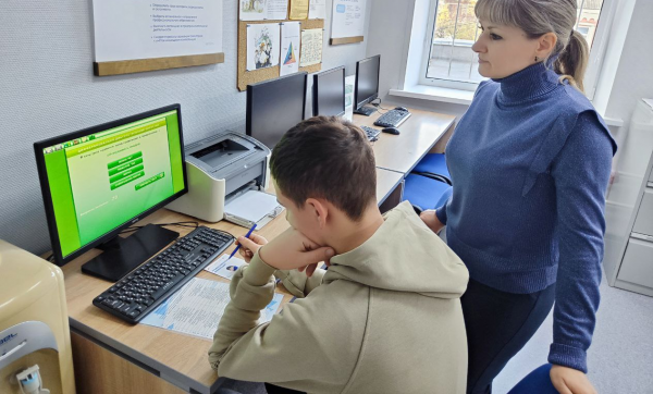 Подростки выбрали профессию благодаря тестированию в Кадровом центре «Работа России» Подростки выбрали профессию благодаря тестированию в Кадровом центре «Работа России»