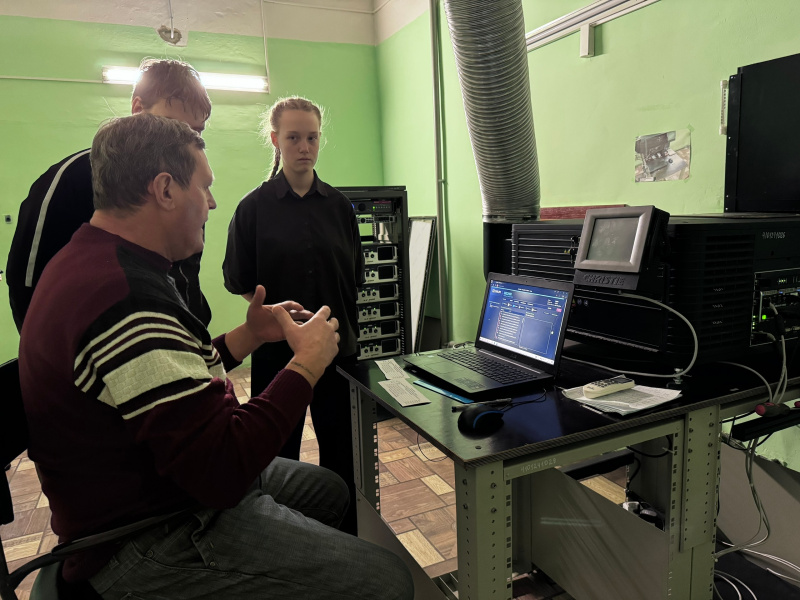 Чернянский кадровый центр организовал экскурсию в кинотеатр для школьников 