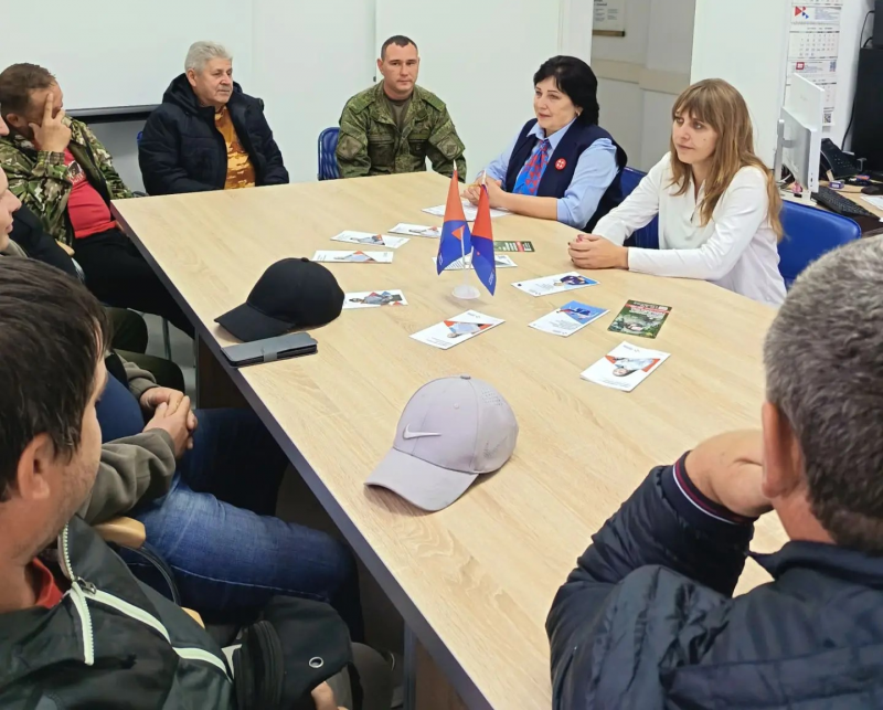 В Бирюче работодатели и соискатели без посредников встретились на ярмарке вакансий